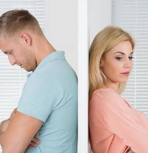 ਬ੍ਰੇਕ ਲਓ: ਸਥਿਤੀ ਤੋਂ ਬ੍ਰੇਕ ਲੈਣਾ ਮਦਦਗਾਰ ਹੋ ਸਕਦਾ ਹੈ। ਇਹ ਤੁਹਾਨੂੰ ਦੋਵਾਂ ਨੂੰ ਸ਼ਾਂਤ ਹੋਣ ਅਤੇ ਉਨ੍ਹਾਂ ਦੀਆਂ ਭਾਵਨਾਵਾਂ 'ਤੇ ਵਿਚਾਰ ਕਰਨ ਦਾ ਸਮਾਂ ਦਿੰਦਾ ਹੈ।