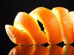Orange Peel Benefits: માત્ર સ્કિન જ નહિ સ્વાસ્થ્ય માટે અતિગુણકારી છે સંતરાની છાલ, ફાયદા જાણી દંગ રહી જશો