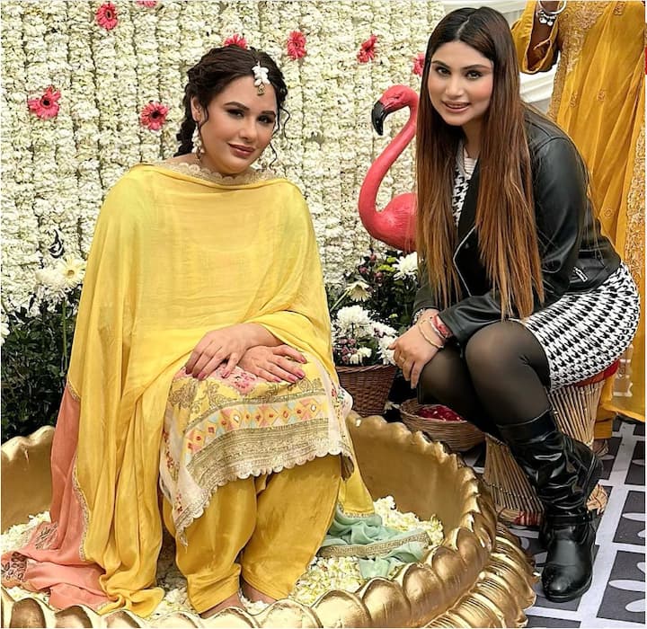 ਹਾਲ ਹੀ 'ਚ ਅਦਾਕਾਰਾ ਦੀ ਹਲਦੀ ਰਸਮ ਵੀ ਹੋਈ ਸੀ, ਜਿਸ ਦੀਆਂ ਬੇਹੱਦ ਖੂਬਸੂਰਤ ਤਸਵੀਰਾਂ ਸੋਸ਼ਲ ਮੀਡੀਆ 'ਤੇ ਵਾਇਰਲ ਹੋ ਰਹੀਆਂ ਹਨ। ਅਦਾਕਾਰਾ ਇਨ੍ਹਾਂ ਤਸਵੀਰਾਂ 'ਚ ਬਹੁਤ ਦਿਲਕਸ਼ ਤੇ ਪਿਆਰੀ ਲੱਗ ਰਹੀ ਹੈ।