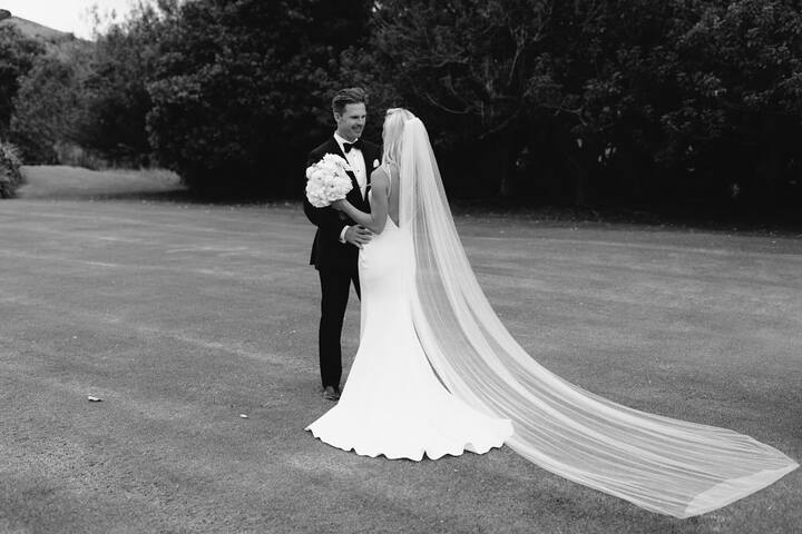 बता दें कि फर्ग्यूसन की पत्नी का नाम एम्मा कोमोकी है. एम्मा और लॉकी फर्ग्यूसन एक दूसरे को लंबे वक़्त से डेट कर रहे थे.