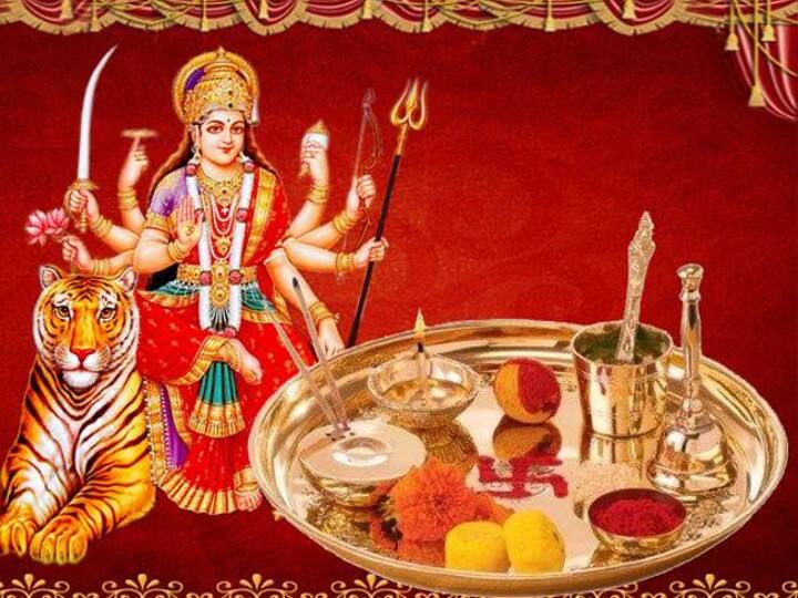 गुप्त नवरात्रि के दौरान बाल नहीं कटवाने चाहिए. इसके साथ ही इन दिनों नाखून भी काटने चाहिए. इससे दोष लगता है. मानसिक परेशानियां घेर लेती हैं. देर तक सोएं भी नहीं.