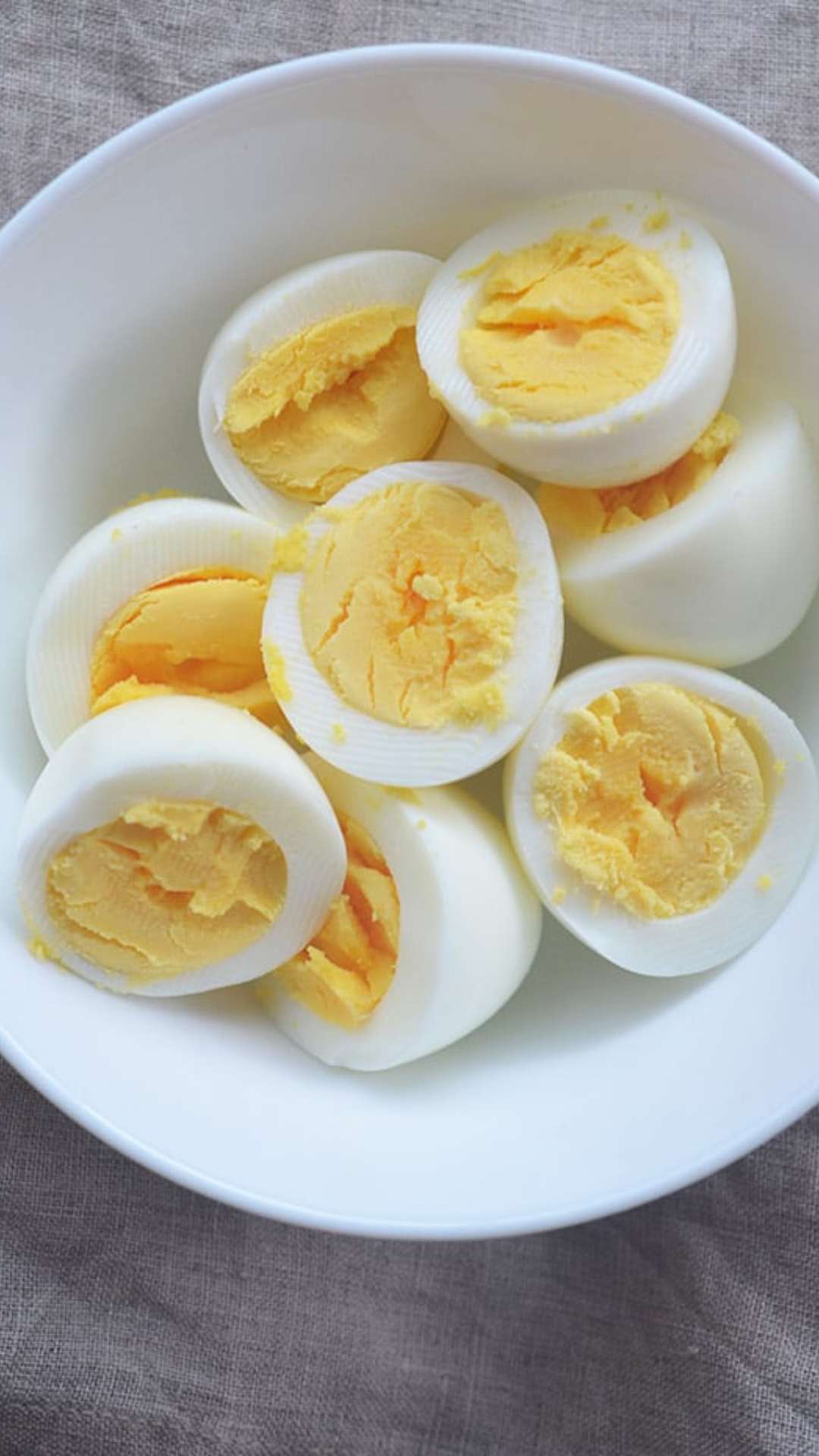 Egg for Weight Loss: वजन कमी करण्यासाठी रोज खा अंडी; पण कशी, उकडून की तळून?