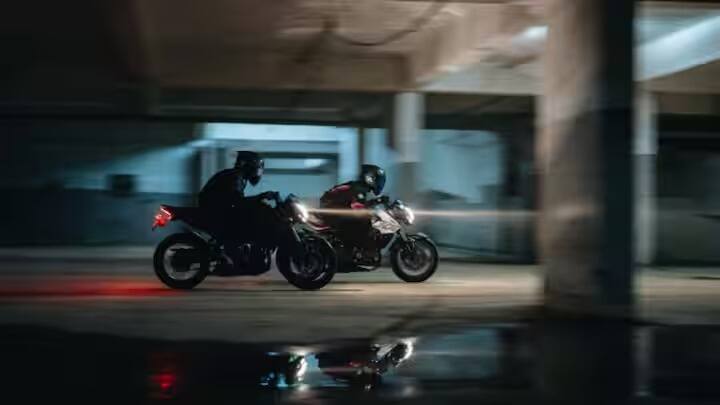 bajaj auto will be launch soon their updated pulsar ns200 in indian market marathi news Auto News : Bajaj Pulsar NS200 लवकरच येणार नव्या अवतारात; कंपनीकडून दमदार टीझर रिलीज