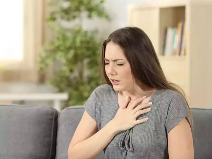 ઝડપી ધબકારા થવા: કોઈને એવું પણ લાગે છે કે હૃદય ધબકારા છોડી ગયું છે અથવા હૃદય ધબકતું બંધ થઈ ગયું છે. આ એટલા માટે છે કારણ કે નબળા હૃદય શરીરની માંગને પહોંચી વળવા માટે વધુ પડતું ક્ષતિપૂર્તિ કરે છે. તે ખૂબ જ ઝડપથી ધબકવા લાગે છે પરિણામ સ્વરૂપ ગભરાટ થાય છે