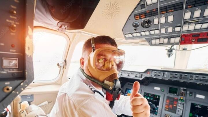 लेकिन बावजूद इसके फ्लाइट में ऑक्सीजन के सिलेंडर होते हैं. वह इसलिए होते हैं. जब केबिन में दबाव कम होता है. तो ऐसे में यात्रियों को ऑक्सीजन की एक्सट्रा जरूरत पड़ती है. जिसके लिए ओवरहेड मास्क ऑक्सीजन की पूर्ति करता है.