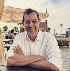 दोस्तों से उधार मांगकर बनाई थी पहली फिल्म, बॉक्स ऑफिस पर हुआ था बुरा हाल, फिर कैसे चमकी इस एक्टर की किस्मत?