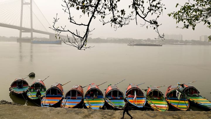 সপ্তাহের শেষে জমিয়ে শীতের আমেজ। শনিবার পর্যন্ত তাপমাত্রা নিম্নমুখী দক্ষিণবঙ্গের জেলাগুলিতে।