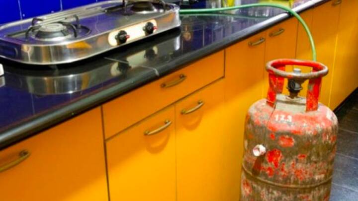 भारत में लगभग हर घर की रसोई गैस में अब गैस चूल्हा इस्तेमाल होता है.  अब लगभग सभी लोग मिट्टी के चूल्हे की जगह गैस के चूल्हे का इस्तेमाल करते हैं. यह  इस्तेमाल करने में भी आसान होता है और रिफिल कराने में भी.