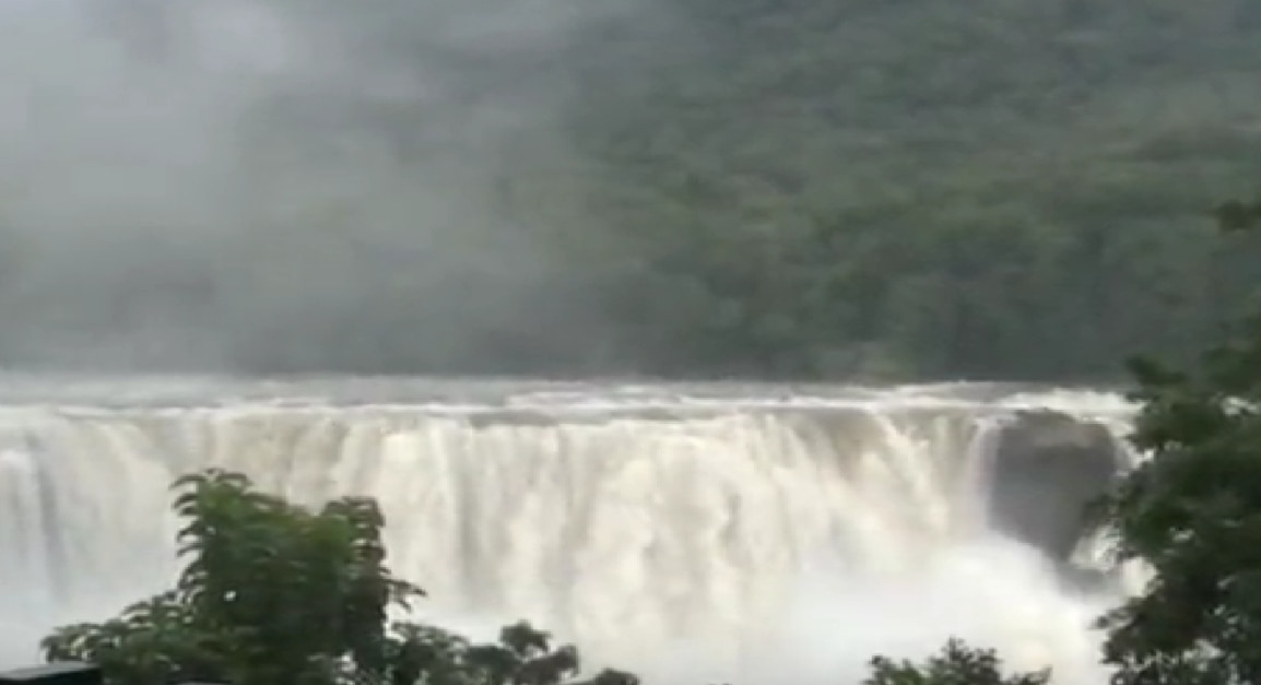 Beautiful waterfalls: இந்தியாவில் உள்ள அழகான 10 நீர்வீழ்ச்சிகள்! இதோ பட்டியல்!
