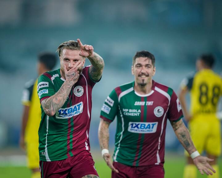 দুই অর্ধে অসংখ্য গোলের সুযোগ নষ্ট। তার পরেও আইএসএলে ঘুরে দাঁড়াল মোহনবাগান সুপার জায়ান্ট (Mohun Bagan Super Giant)। ঘরের মাঠ যুবভারতী ক্রীড়াঙ্গনে হায়দরাবাদ এফসি-কে ২-০ গোলে হারাল সবুজ-মেরুন বাহিনি।