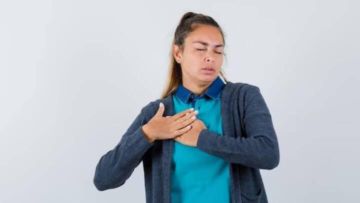 खाने पीने में लापरवाही और कम फिजिकल एक्टिविटी शरीर के लिए खतरनाक साबित हो सकती है. शरीर में खराब कोलेस्ट्रॉल बढ़ने से नसों में खराब कोलेस्ट्रॉल बढ़ने लगता है. जिसके कारण नसों में ब्लड का फ्लो स्लो हो जाता है.