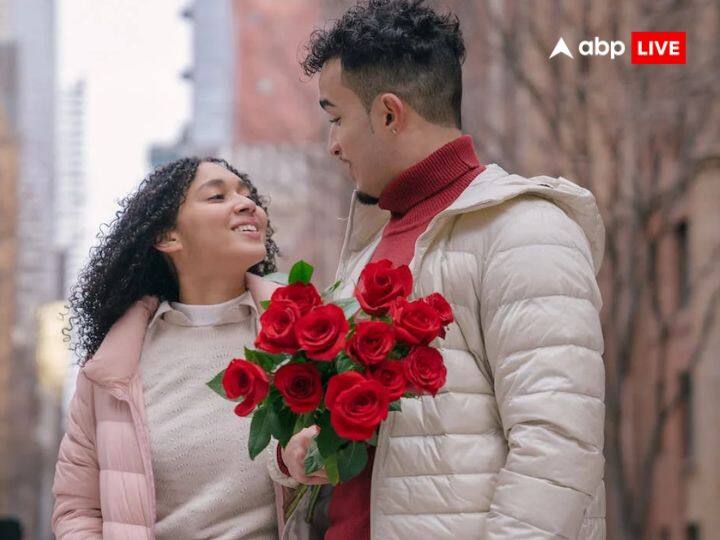 फरवरी का महीना प्रेम को समर्पित होता है. प्रेमियों के लिए यह महीना बहुत महत्वपूर्ण माना जाता है क्योंकि इस महीने की 14 तारीख को वैलेंटाइन डे मनाया जाता है.  इस दिन प्रेमी जोड़े एक दूसरे को खास महसूस करवाने के लिए एक-दूसरे को गिफ्ट देते हैं. अंक ज्योतिष से जानते हैं कि आप किस मूलांक के लोग अपने पार्टनर को क्या गिफ्ट दे सकते हैं.