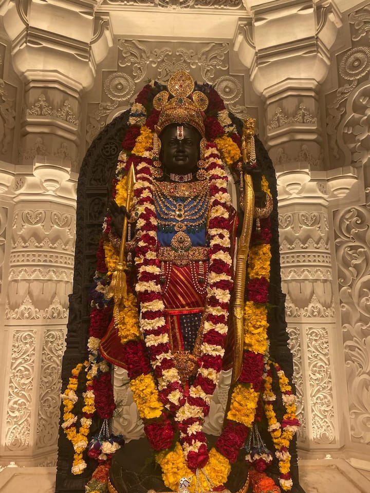 22 जानेवारीला पंतप्रधान नरेंद्र मोदींच्या हस्ते प्रभू श्रीरामाचा भव्य अभिषेक सोहळा पार पडला. (Photo Credit : Twitter/ @ShriRamTeerth)