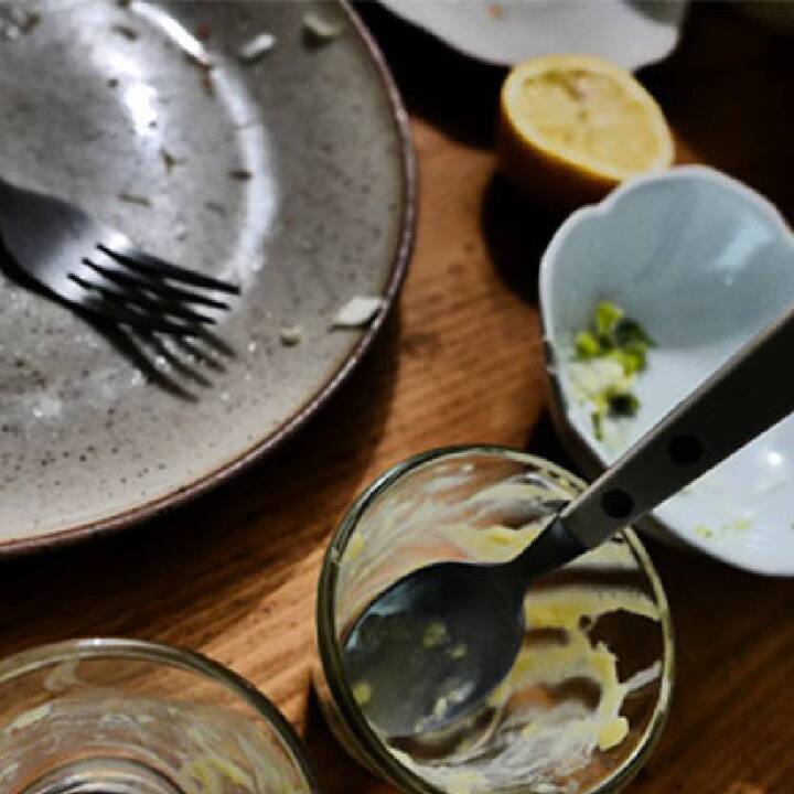 ਵਾਸਤੂ ਅਨੁਸਾਰ ਰਸੋਈ ਤੋਂ ਨਿਕਲਣ ਵਾਲੀ ਊਰਜਾ ਘਰ ਦੇ ਮੈਂਬਰਾਂ ਦੀ ਸਿਹਤ 'ਤੇ ਅਸਰ ਪਾਉਂਦੀ ਹੈ। ਇਸ ਦਾ ਅਸਰ ਘਰ ਦੀ ਆਰਥਿਕ ਸਥਿਤੀ 'ਤੇ ਵੀ ਪੈਂਦਾ ਹੈ।