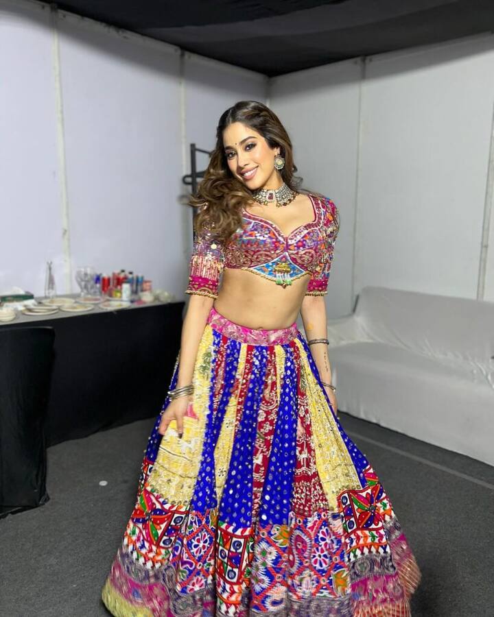 అయినా ఈ నెగిటివ్ కామెంట్స్ ఆమె కెరీర్పై ప్రభావం చూపలేకపోయాయి. హిందీలోనే కాదు ఇతర భాషల్లోనూ ఆఫర్స్ అందుకుంటుంది ఈ బ్యూటీ. తెలుగులో ఏకంగా గ్లోబల్ స్టార్ ఎన్టీఆర్ సరసనే చాన్స్ కొట్టేసింది.