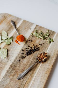 Bay leaf Benefits : मसाल्याच्या डब्ब्यातील 'तमालपत्र' आरोग्यासाठी खूप फायदेशीर !