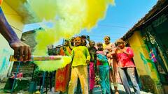 होली पर छुट्टी तो मिल जाएगी लेकिन घर कैसे जाएंगे, इतने दिन तक है ट्रेनों में वेटिंग