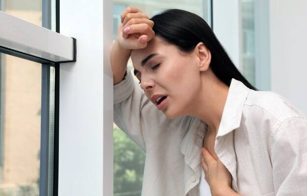 આ હૃદયની નિષ્ફળતાનું મુખ્ય, સામાન્ય લક્ષણ માનવામાં આવે છે. આ સ્થિતિ ત્યારે થાય છે જ્યારે હૃદય શરીરની જરૂરિયાતો પૂરી કરવામાં નિષ્ફળ જાય છે ત્યારે શ્વાસ ફુલવા લાગે છે