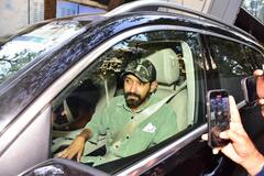 Vikrant Massey की पत्नी को मिली अस्पताल से छुट्टी, वाइफ और न्यू बॉर्न बेबी को लेकर घर रवाना हुए '12वीं फेल' स्टार