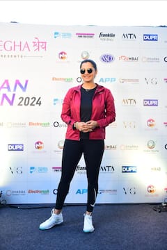 Sania Mirza : सानिया मिर्झा Pickleball टूर्नामेंटमध्ये खेळताना दिसली; पाहा सानियाचा स्पोर्ट लूक!