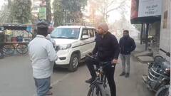 नगर आयुक्त ने गोरखपुर का साइकिल से किया दौरा, घर-घर जा कर जाना स्वच्छ और स्वस्थ्य मुहिम का हाल