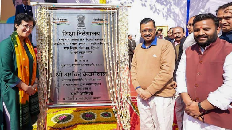 Delhi CM Kejriwal laid foundation stone of new school building in Mayur Vihar Phase 3 target BJP ann Delhi: सीएम केजरीवाल ने मयूर विहार फेज-3 में किया स्कूल के नए भवन का शिलान्यास, केंद्र सरकार घेरा