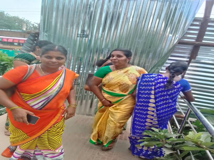 சீர்காழியில் திடீரென அடைக்கப்பட்ட பொது பாதை - பொதுமக்கள், வியாபாரிகள் அவதி