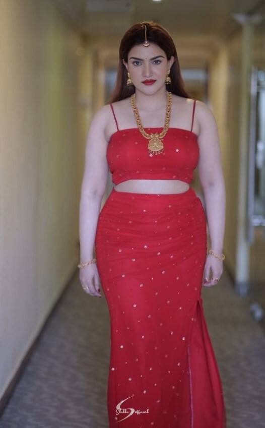 અભિનેત્રીએ વિવિધ ભાષાઓમાં 20 થી વધુ ફિલ્મોમાં અભિનય કર્યો છે. યુવા ચાહકો બનાવનાર આ સ્ટાર હવે સોશિયલ મીડિયા પર નવી તસવીરો શેર કરી રહી છે જે ચાહકોમાં વાયરલ થઈ રહી છે.