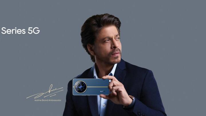Realme 12 Pro 5G की बिक्री फ्लिपकार्ट पर हो रही है. इस फोन पर फ्लिपकार्ट पर बहुत सारे ऑफर्स दिए जा रहे हैं. यूजर्स इस फोन को एसबीआई क्रेडिट कार्ड के जरिए सिर्फ 4,334 रुपये प्रति महीने की नो कॉस्ट ईएमआई ऑफर के साथ खरीद सकते हैं. इसका मतलब है कि यूजर्स सिर्फ 4,334 रुपये खर्च करके फोन को घर मंगवा सकते हैं और उसके बाद अगले पांच महीने तक लगाताक 4,334 रुपये देकर वो अपने फोन की पूरी किस्त खत्म कर सकते हैं. इसमें यूजर्स को एक रुपये का इंटरेस्ट नहीं देना पड़ेगा.