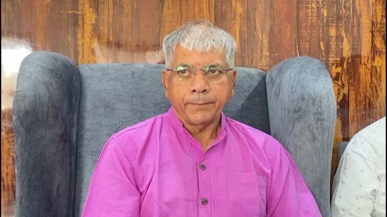 prakash ambedkar Advised to manoj jarange patil should contest election rather than strike again for maratha reservation gr demand in antarwali sarathi maharashtra marathi news Prakash Ambedkar: रस्त्यावरच्या लढाईने यश मिळणार नाही, जरांगे पाटील यांनी निवडणूक लढवावी; प्रकाश आंबेडकरांचा सल्ला