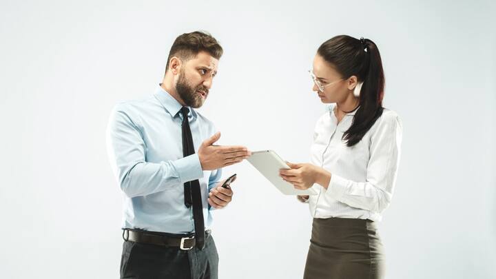 आज हम आपको कुछ सरल और आसान टिप्स देंगे, जो आपकी बॉस के साथ हो रहे झगड़े को सुलझाने में मदद करेंगे.