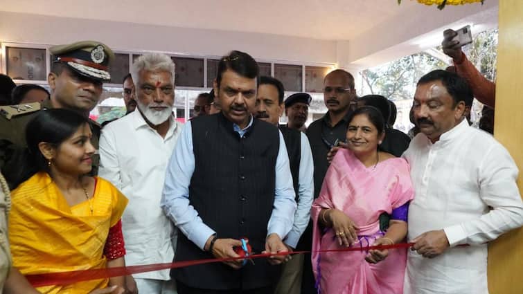 Devendra Fadnavis inaugurated the new building of Satpur Police Station Nashik Maharashtra Marathi News 