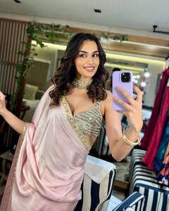 Manushi Chhillar Photo: પિંક સાડીમાં ગોર્જિયસ લાગી માનુષી છિલ્લર, જુઓ સુંદર તસવીરો