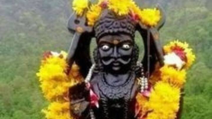 মেষ রাশি - জ্যোতিষ শাস্ত্র অনুসারে, মেষ রাশির জাতক জাতিকারা শনির শুভ প্রভাবে প্রচুর উপকার পেতে চলেছেন। এই সময়ে আর্থিক লাভ হবে। পরিবারের সদস্যদের সঙ্গে সময় কাটাবেন। আরাম ও সুযোগ-সুবিধা বৃদ্ধির সম্ভাবনা রয়েছে। এই সময়ে, আর্থিক দিক শক্তিশালী হবে এবং বিবাহিত জীবন সুখী হবে।