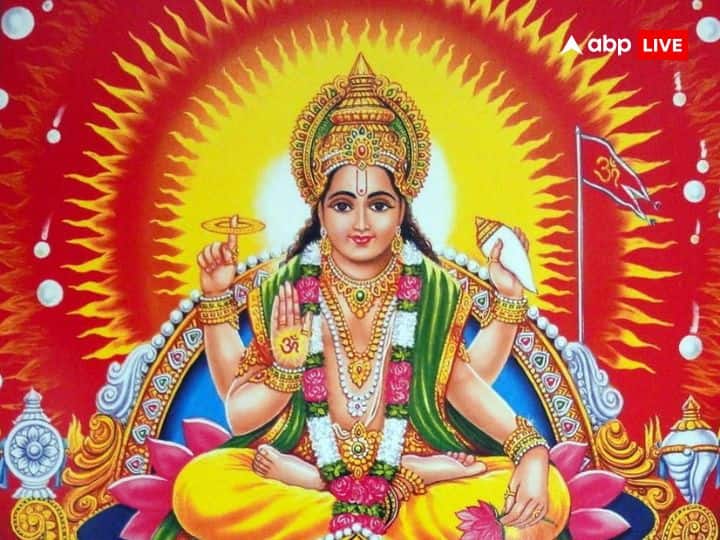 Surya Mantra: बेहद शक्तिशाली माने जाते हैं सूर्य देव के ये मंत्र, ऊर्जा से भर जाता है जीवन, मिलती है निरोगी काया Suryadev mantra ravivar ke upay chant these powerful mantras to get energy and a healthy body Surya Mantra: बेहद शक्तिशाली माने जाते हैं सूर्य देव के ये मंत्र, ऊर्जा से भर जाता है जीवन, मिलती है निरोगी काया