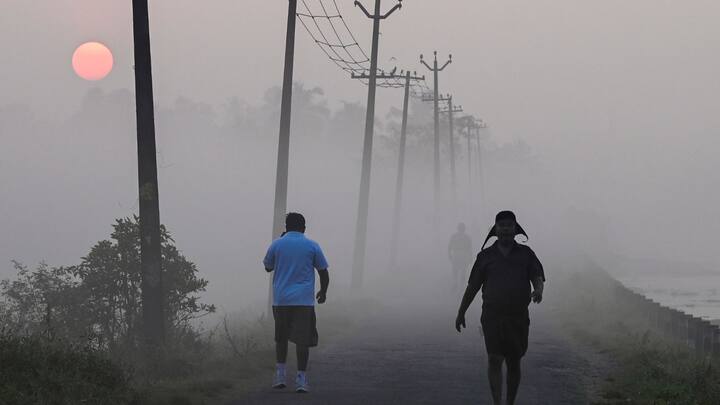 শীতের মাঝেই বৃষ্টিতে বিরাম নেই উত্তরবঙ্গে। হাওয়া অফিস জানিয়েছে, দার্জিলিঙে হালকা বৃষ্টির সম্ভাবনা রয়েছে।