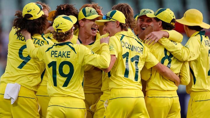 ऑस्ट्रेलियाई खिलाड़ी बेयर्डमैन को प्लेयर ऑफ द मैच चुना गया. उन्होंने भारत के खिलाफ शानदार बॉलिंग करते हुए 3 विकेट झटके. बेयर्डमैन ने 7 ओवरों में महज 15 रन दिए और 2 मेडन ओवर भी निकाले.