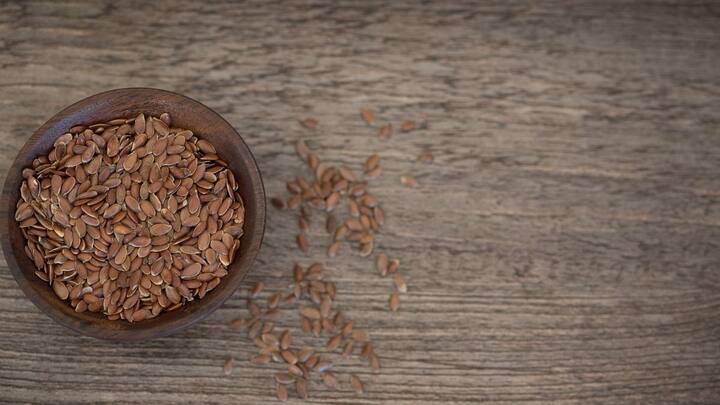 இந்த அனைத்து இயற்கையான கொலாஜன்-அதிகரிக்கும் பேக் உங்கள் சருமத்தை மிருதுவாகவும் ஒளிரச் செய்யும் அதே வேளையில் சுருக்கங்கள் மற்றும் நேர்த்தியான கோடுகள் ஏற்படுவதையும் தடுத்து சருமத்தைப் பாதுகாக்கிறது. 