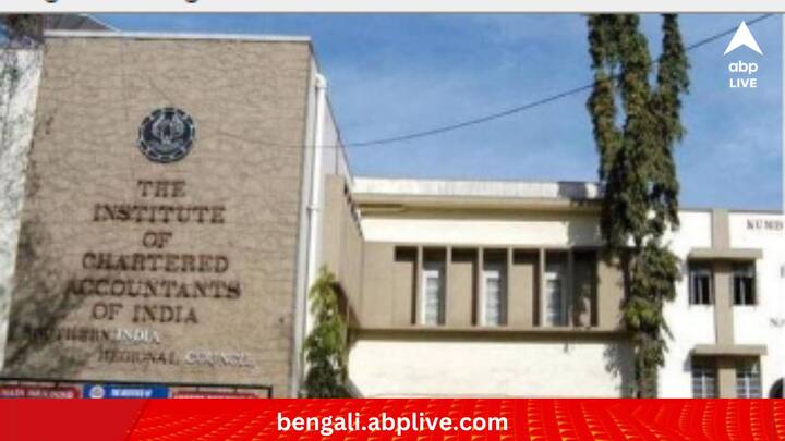 উচ্চশিক্ষার কথা হলে IIT-র কথা আসবেই। তবে এই শিক্ষা প্রতিষ্ঠানে সুযোগ পেতে হলে IIT-JEE-র মতো পরীক্ষায় উতরোতে হয়। এর জন্য দ্বাদশ শ্রেণিতে নির্দিষ্ট মার্কস পাওয়ার পর JEE Main এবং  JEE Advanced-এ উত্তীর্ণ হয়ে, তার পর কাউন্সেলিংয়ে বসতে হয়। এর পরই আসন 'অ্যালটমেন্ট' হয়।