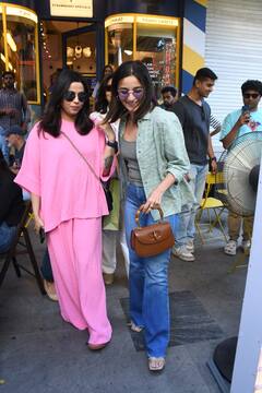 Pics: मां और सास के साथ लंच डेट पर पहुंचीं आलिया भट्ट...पैपराजी के सामने बहू पर यूं प्यार लुटाती दिखीं नीतू कपूर, देखें तस्वीरें