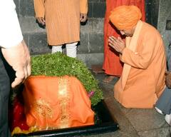 IN Pics: सीएम योगी ने पुणे के ज्ञानेश्वर महाराज संजीवन समाधि मंदिर में की पूजा-अर्चना, देखें तस्वीर