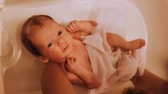 Baby Bathe :  हिवाळ्यातही बाळाला रोज आंघोळ घालणं गरजेचं आहे का ?