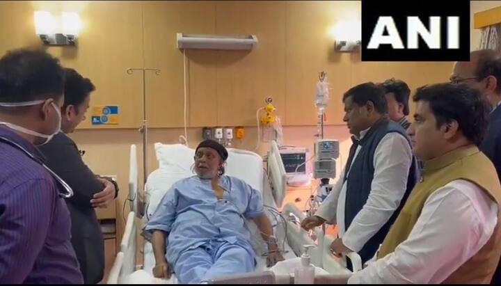 ਅਭਿਨੇਤਾ ਮਿਥੁਨ ਚੱਕਰਵਰਤੀ ਇਨ੍ਹੀਂ ਦਿਨੀਂ ਆਪਣੀ ਵਿਗੜਦੀ ਸਿਹਤ ਕਾਰਨ ਹਸਪਤਾਲ ਵਿੱਚ ਦਾਖਲ ਹਨ। ਅਦਾਕਾਰ ਨੂੰ ਕੋਲਕਾਤਾ ਦੇ ਅਪੋਲੋ ਹਸਪਤਾਲ ਵਿੱਚ ਭਰਤੀ ਕਰਵਾਇਆ ਗਿਆ ਹੈ।