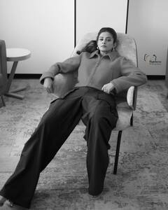 Priyamani Photos : కుర్చీలో డిఫరెంట్ యాంగిల్స్​లో ఫోజులిచ్చిన ప్రియమణి