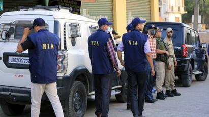Coimbatore NIA Raids In 21 Places In Tamil Nadu Coimbatore Car Blast ISIS Recruitment Case கோவை குண்டுவெடிப்புக்கும் கொழும்பு குண்டுவெடிப்புக்கும் தொடர்பு என்ன? தொடரும் ரெய்டு.. என்ஐஏ பகீர்!