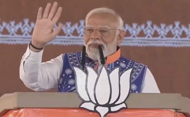 PM Modi rally madhya pradesh jhabua child waving at him got your love son  PM Modi : મધ્યપ્રદેશમાં જનસભા દરમિયાન PM મોદીએ નાના બાળકનું કર્યું અભિવાદન, જુઓ વીડિયો 