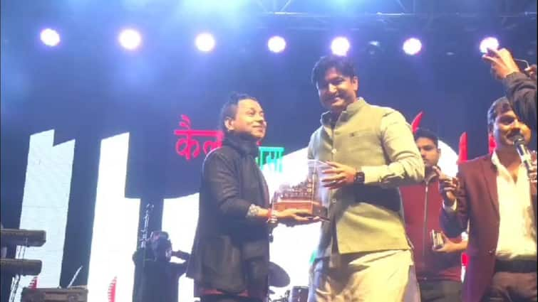 Kanpur Three day organized Bithoor Mahotsav add charm Kailash Kher songs ann Kanpur News: कानपुर में बिठूर महोत्सव का आयोजन, कैलाश खेर के गानों ने बांधा समा, मंत्री और सांसद आए नजर