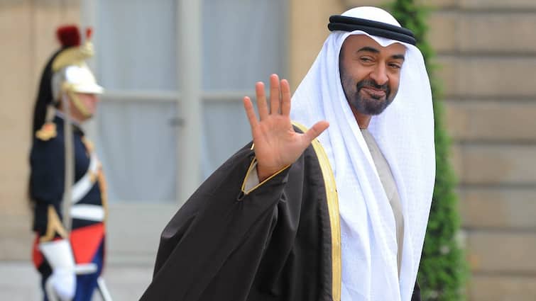 Prince Mohammed bin Zayed Al Nahyan of the royal family of Abu Dhabi has become the richest person in the world जगातील सर्वात श्रीमंत व्यक्ती कोण? 'या' दिग्गजांना टाकलं मागे, नेमकी किती आहे संपत्ती? 