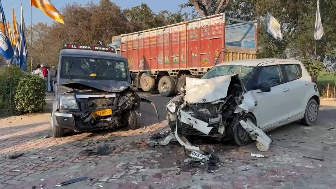 Heavy collision of three vehicles about a dozen people injured Sangrur News: ਤਿੰਨ ਗੱਡੀਆਂ ਦੀ ਜ਼ਬਰਦਸਤ ਟੱਕਰ, ਦਰਜਨ ਦੇ ਕਰੀਬ ਲੋਕ ਜ਼ਖ਼ਮੀ, ਹਸਪਤਾਲ ਭਰਤੀ