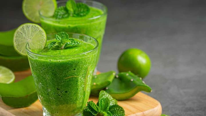 Aloe Vera Juice Benefits : सकाळची सुरुवात चहा किंवा कॉफीने नव्हे तर कोरफड ज्यूसने  करा, होतील  'हे' फायदे